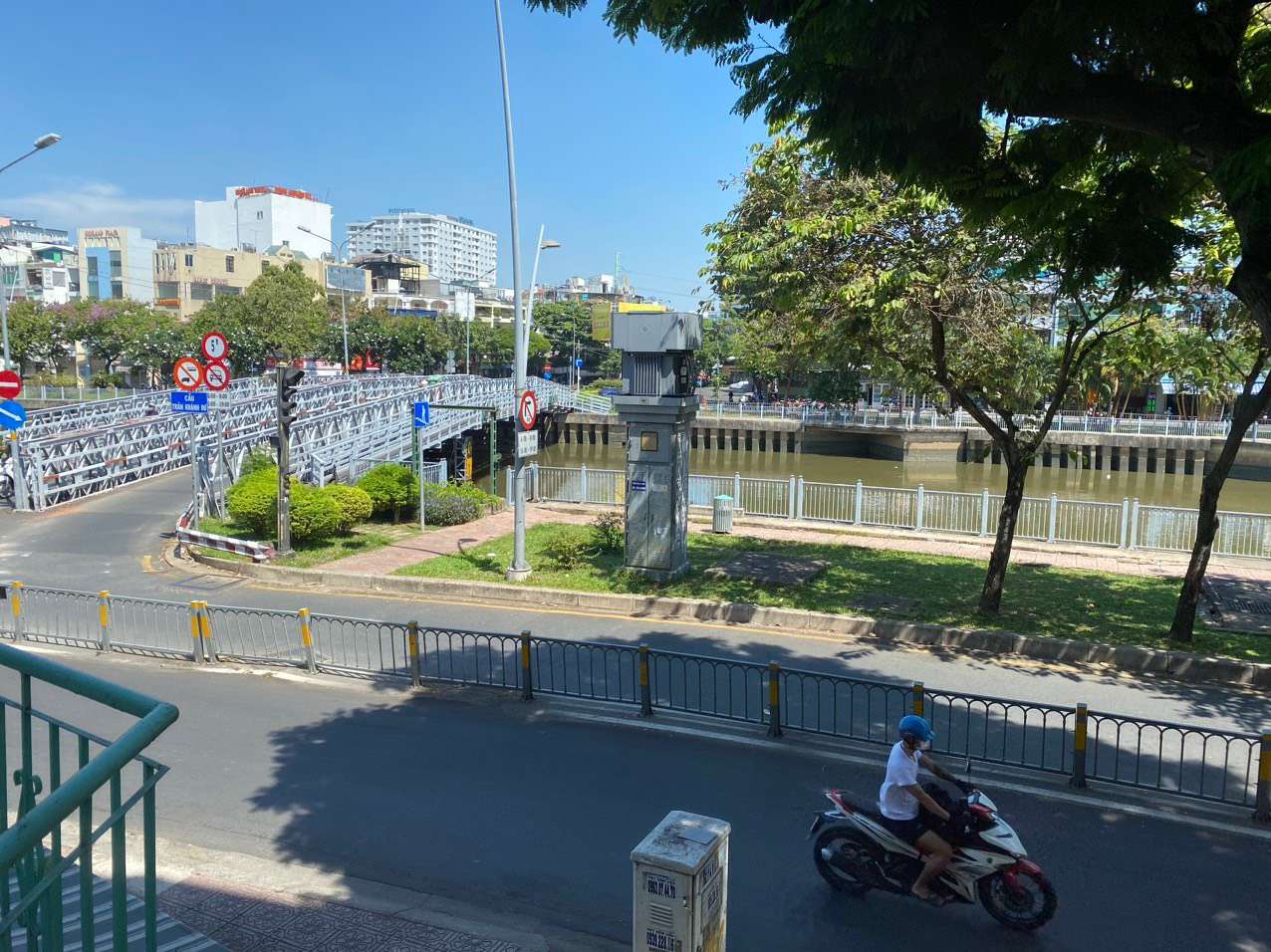MẶT TIỀN TRẦN XUÂN SOẠN ,P.TÂN KIỂNG QUẬN 7.
- Diện tích đất gần 2000m2 thổ cư 100% ,230 tỷ tl