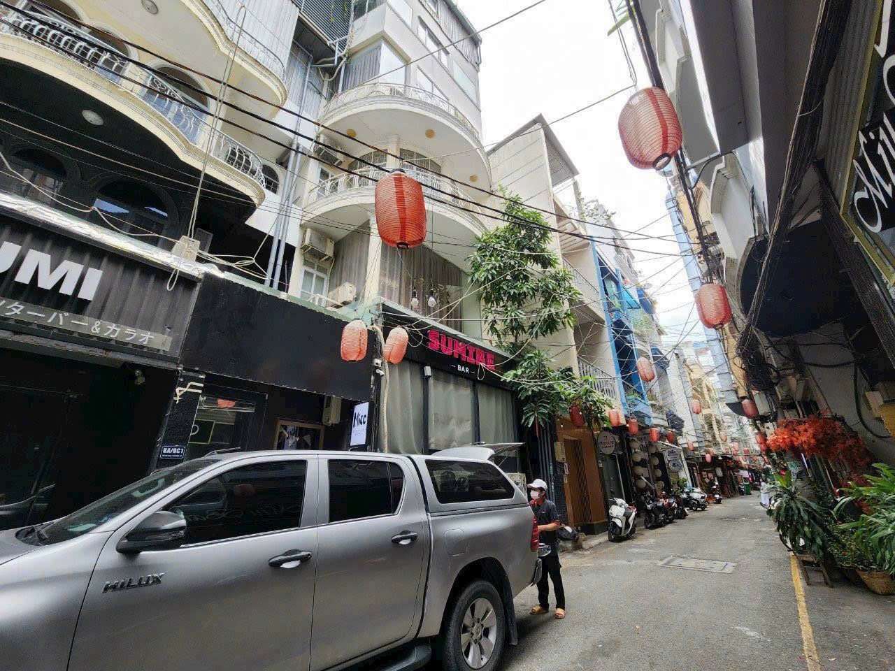 KHU PHỐ NHẬT 8A ĐƯỜNG THÁI VĂN LUNG , P. BẾN NGHÉ , QUẬN 1. Nhà 5 Tầng
👉 HĐT :  5.000$/Tháng