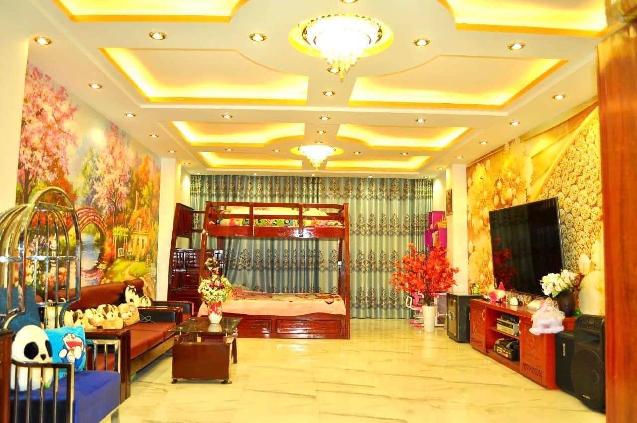  NGUYỄN VĂN CỪ, QUẬN 1 GẦN TRẦN HƯNG ĐẠO 1 trệt , 5 lầu , sân thượng,thang máy
 Spa thuê 80tr/tháng.