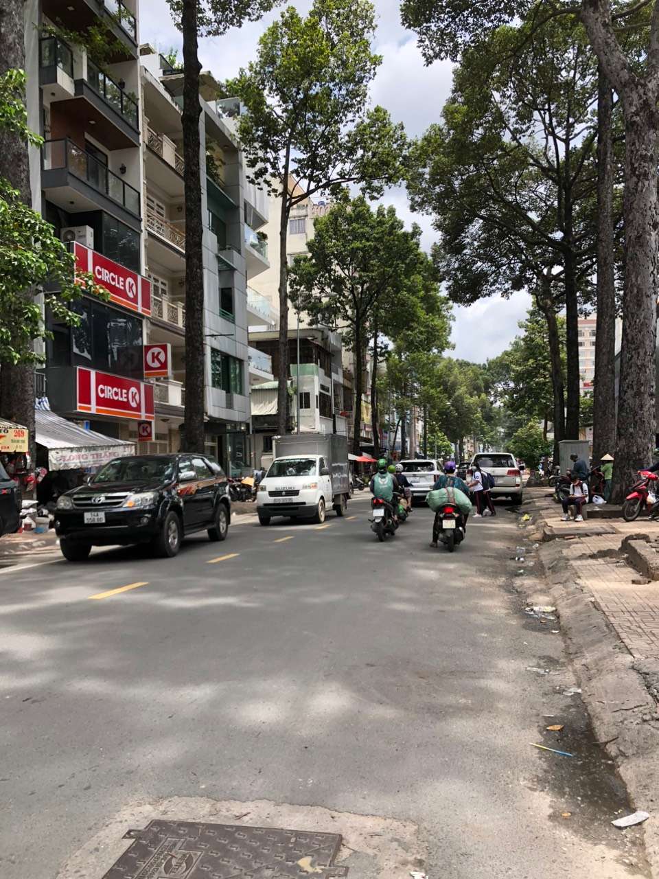 Cần bán gấp tòa nhà văn phòng, căn góc 2MT khu sân bay.
