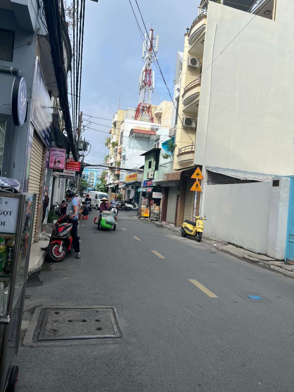 Mặt tiền đường trong Khu Cư Xá Bắc Hải.
-Diện tích: 10,5m x 20m. Vuông vắn. Công Nhận: 212m2 đất.
