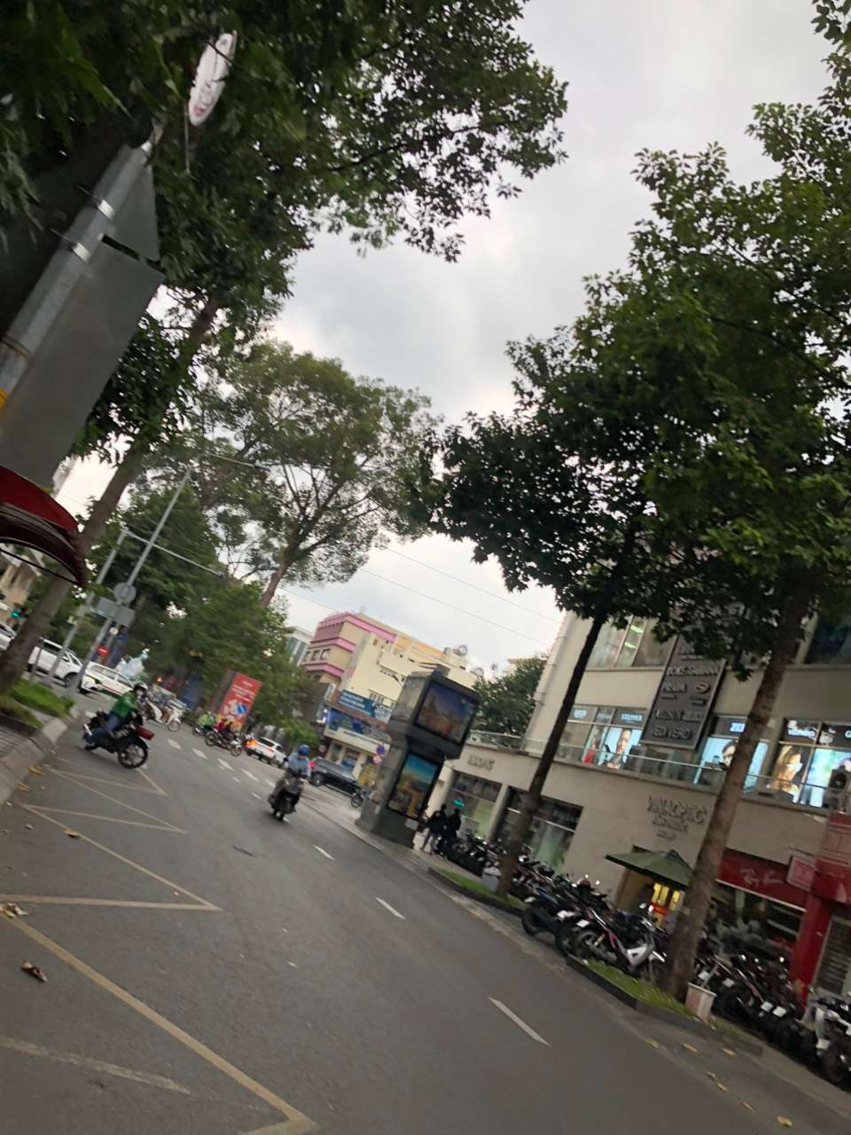 Cần bán gấp tòa nhà văn phòng, căn góc 2MT khu sân bay.
