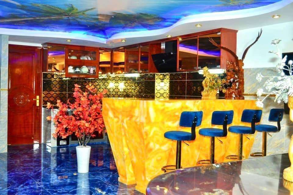  NGUYỄN VĂN CỪ, QUẬN 1 GẦN TRẦN HƯNG ĐẠO 1 trệt , 5 lầu , sân thượng,thang máy
 Spa thuê 80tr/tháng.