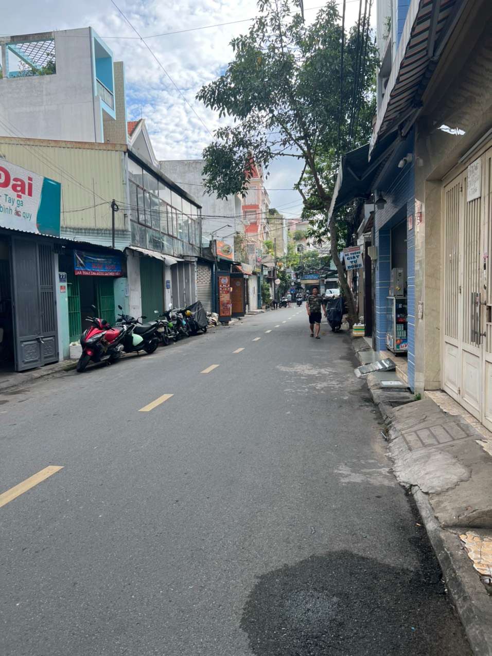 Mặt tiền đường trong Khu Cư Xá Bắc Hải.
-Diện tích: 10,5m x 20m. Vuông vắn. Công Nhận: 212m2 đất.