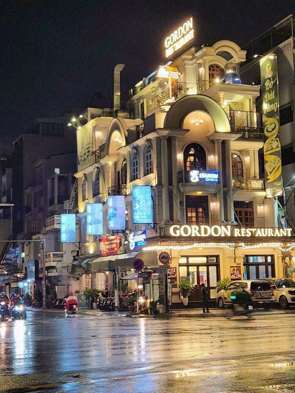 KHU PHỐ NHẬT 8A ĐƯỜNG THÁI VĂN LUNG , P. BẾN NGHÉ , QUẬN 1. Nhà 5 Tầng
👉 HĐT :  5.000$/Tháng