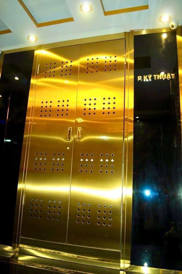  NGUYỄN VĂN CỪ, QUẬN 1 GẦN TRẦN HƯNG ĐẠO 1 trệt , 5 lầu , sân thượng,thang máy
 Spa thuê 80tr/tháng.