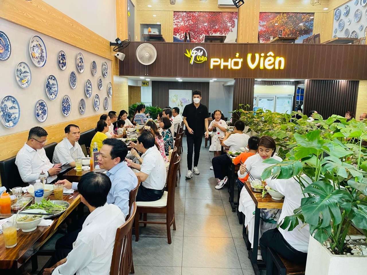 [NGUYỄN TRÃI- Q1 CHO THUÊ ] Ngang 8m ngay cống quỳnh
