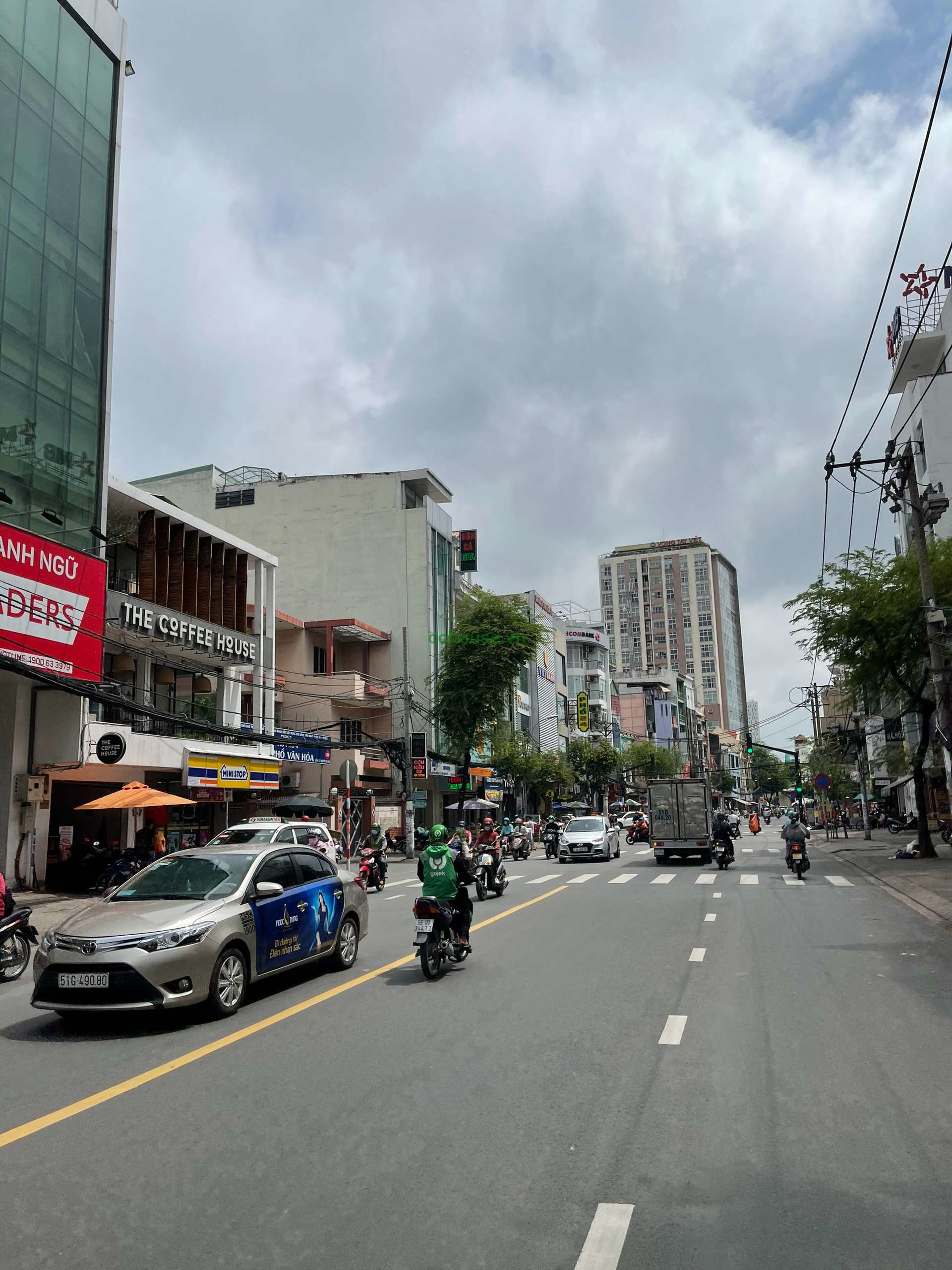 Cho thuê nhà NCMT Nguyễn Gia Trí (D2), P25, Bình Thạnh. DT 4x20m, 5 tầng