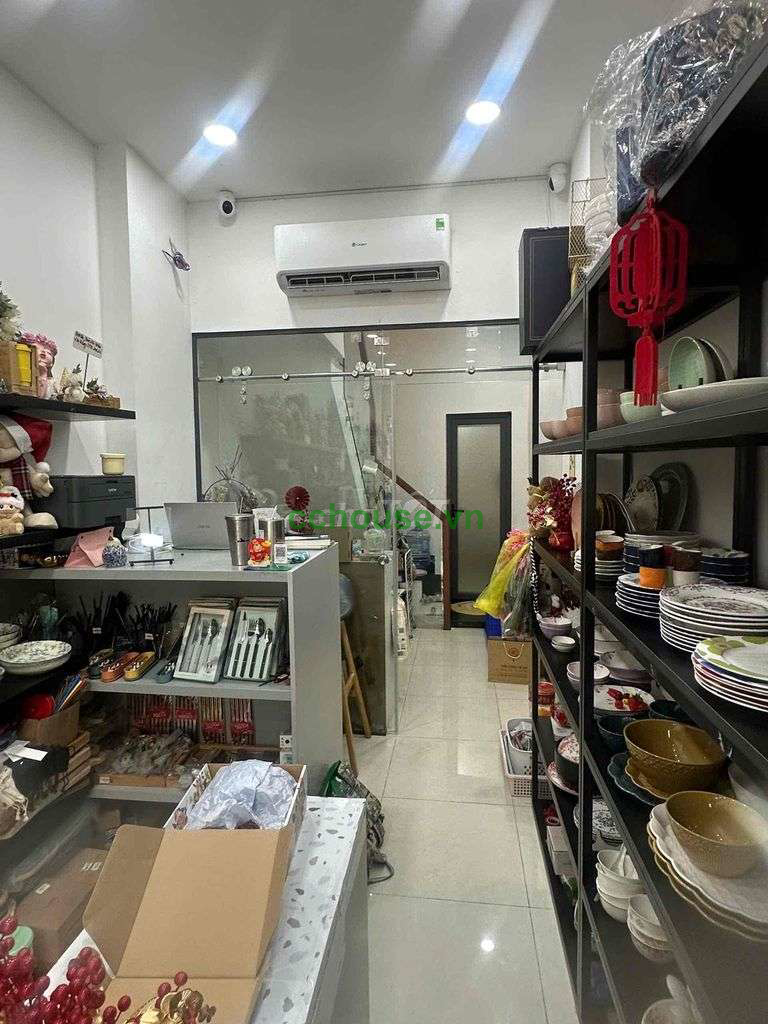 Cho thuê nhà MTKD Nguyễn Trãi, Q1. DT 3x13m, 4 tầng ST