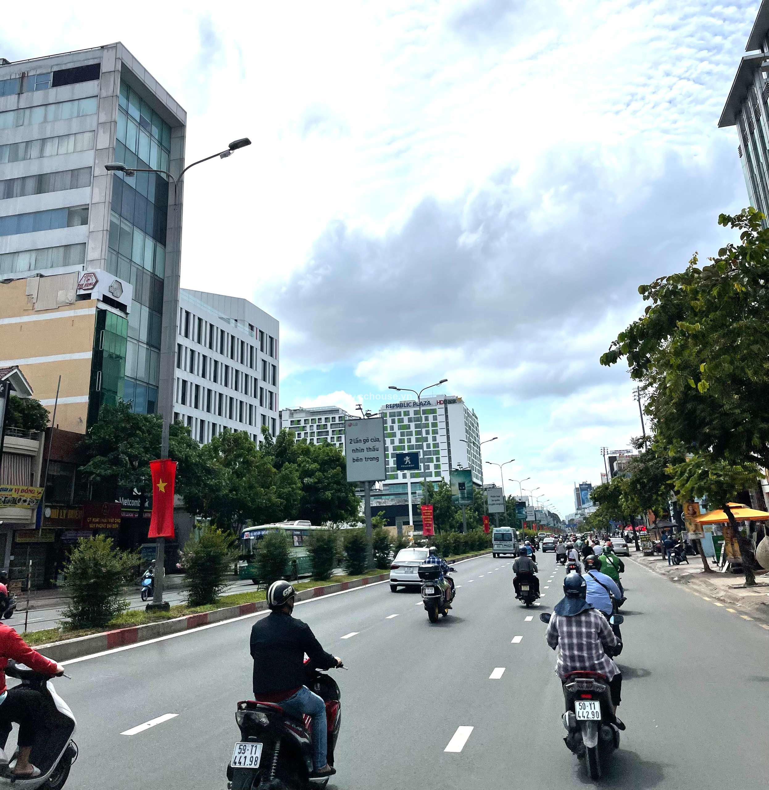 Bán nhà MTKD Cộng Hòa, P13, Tân Bình. DT 7.2x20m