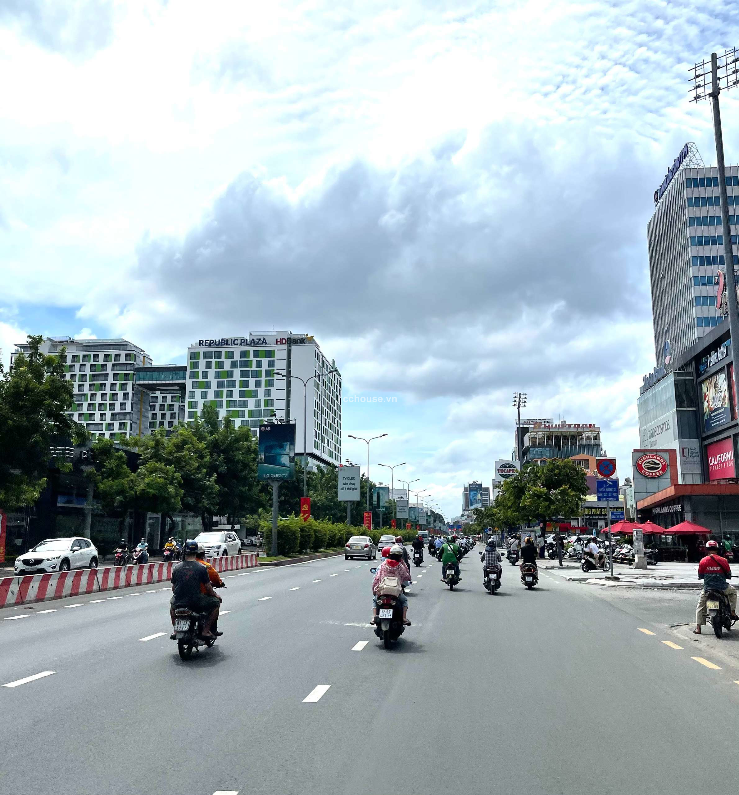 Bán nhà MTKD Cộng Hòa, P13, Tân Bình. DT 7.2x20m