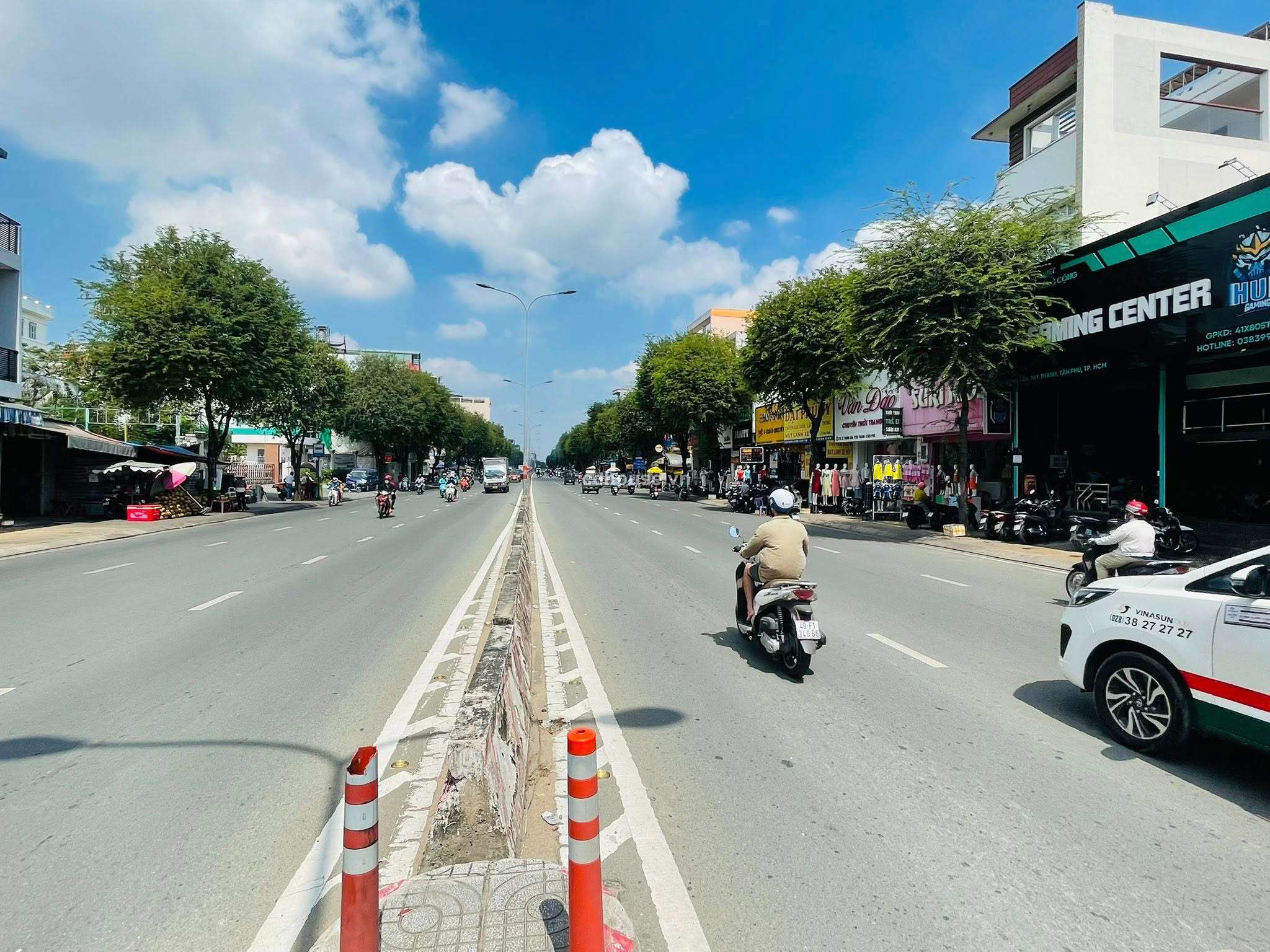 Cho thuê nhà MT Lê Trọng Tấn, Tân Phú. DT 7.5x34m, 3 tầng