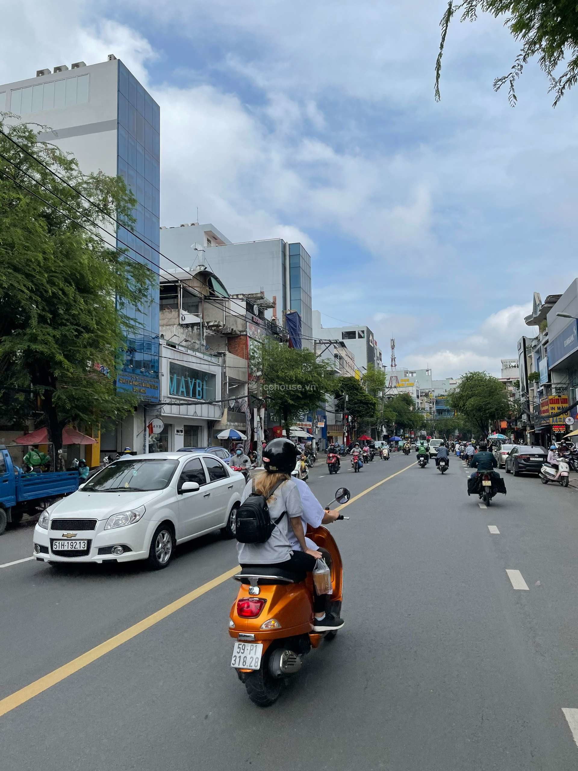 Tòa nhà MT Nguyễn Gia Trí, P25, Bình Thạnh. DT 8x20m, hầm 6 tầng MCT
