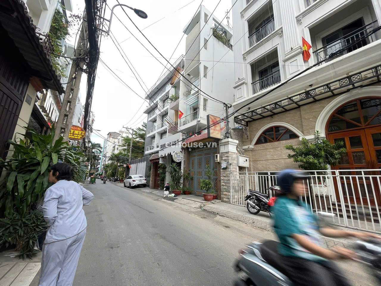 TOÀ NHÀ VĂN PHÒNG @ CHDV CAO CẤP