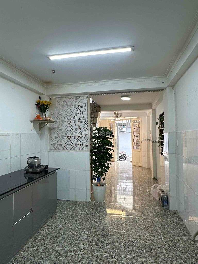 Bán nhà HXH ngay Lê Đại Hành, P13, Q11. DT 3.3x13.5m, 3 tầng ST