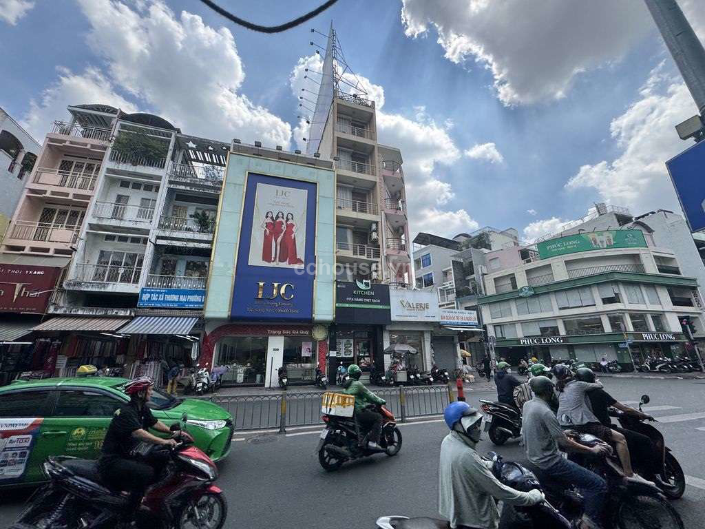 Cho thuê mặt bằng MT Hai Bà Trưng, Q3. DT 3.6x20m, đối diện chợ Tân Định