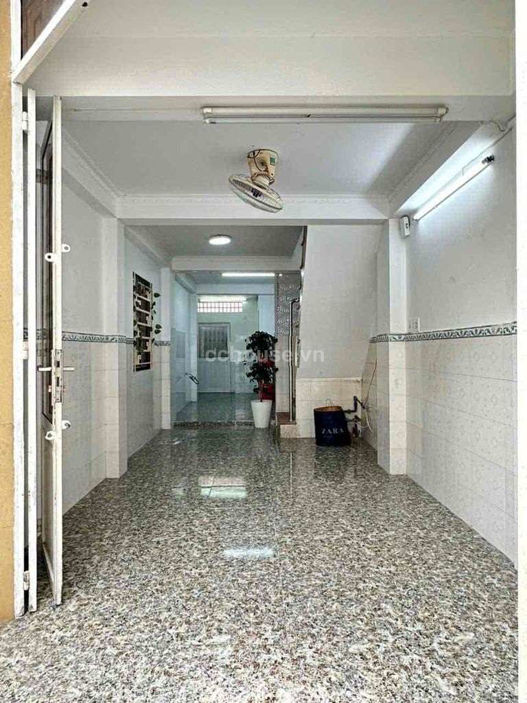 Bán nhà HXH ngay Lê Đại Hành, P13, Q11. DT 3.3x13.5m, 3 tầng ST
