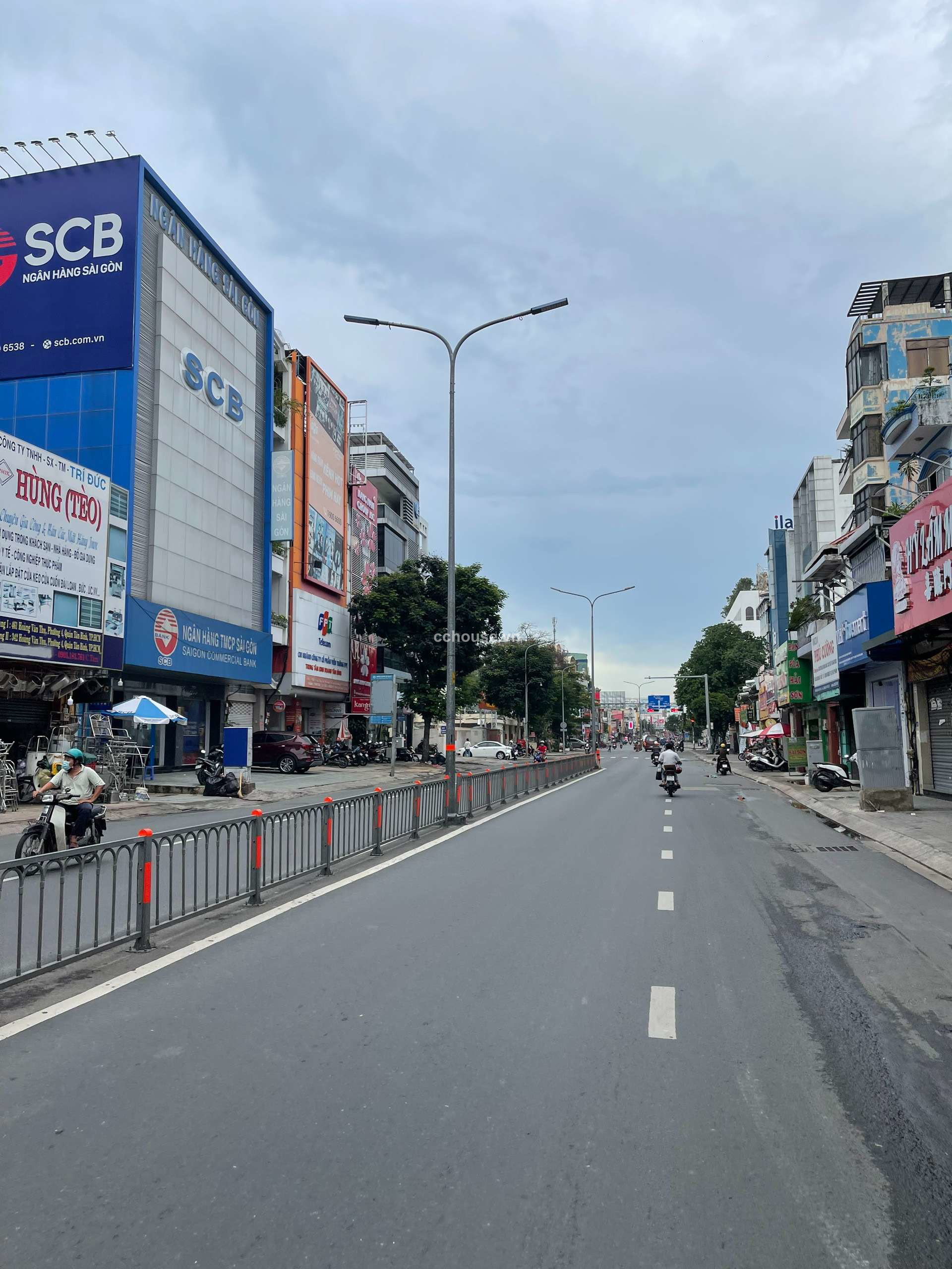 Cho thuê nhà căn góc MT Hoàng Văn Thụ, P4, Tân Bình. DT 5x18m, 5 tầng