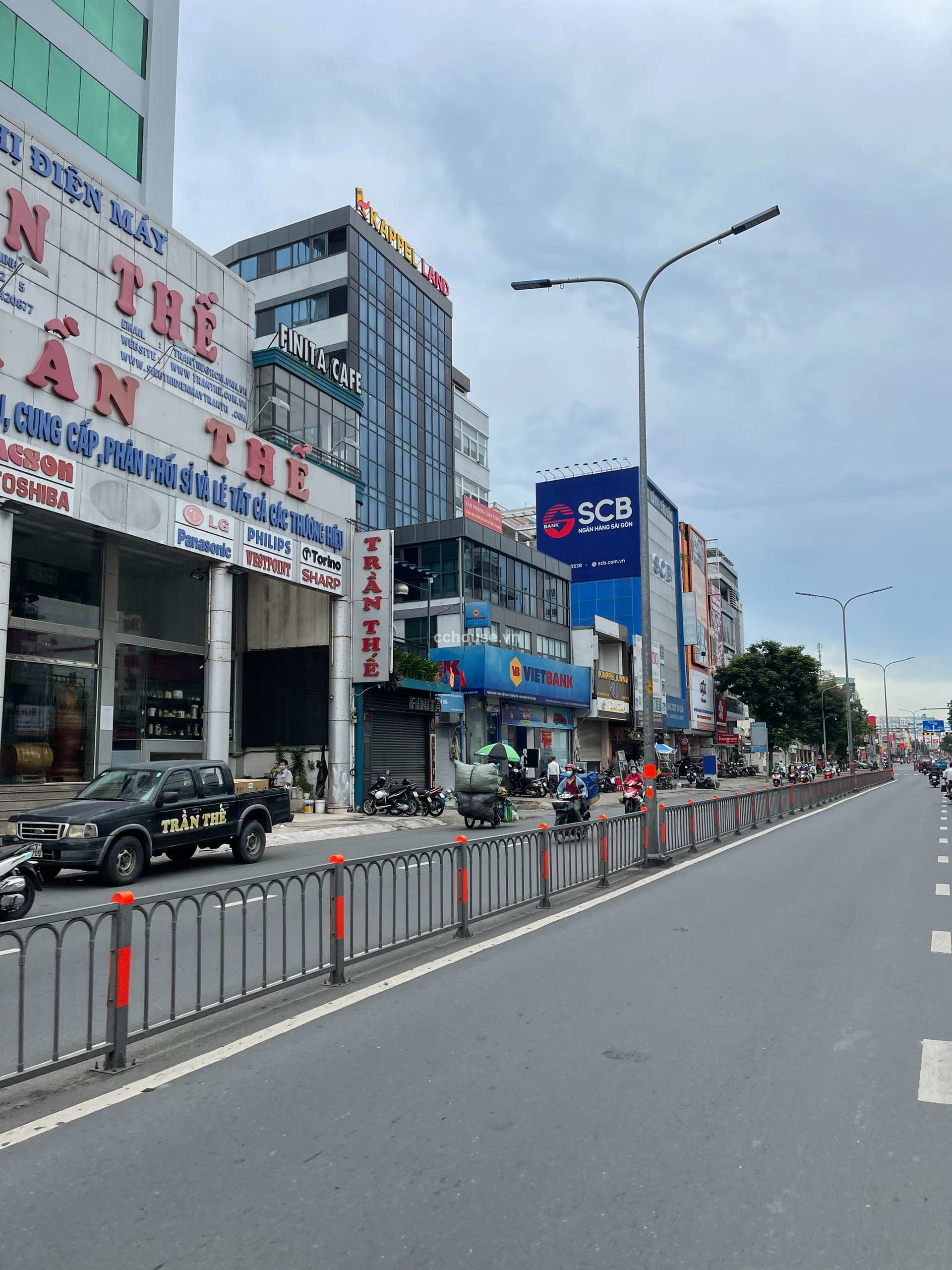 Cho thuê nhà căn góc MT Hoàng Văn Thụ, P4, Tân Bình. DT 5x18m, 5 tầng