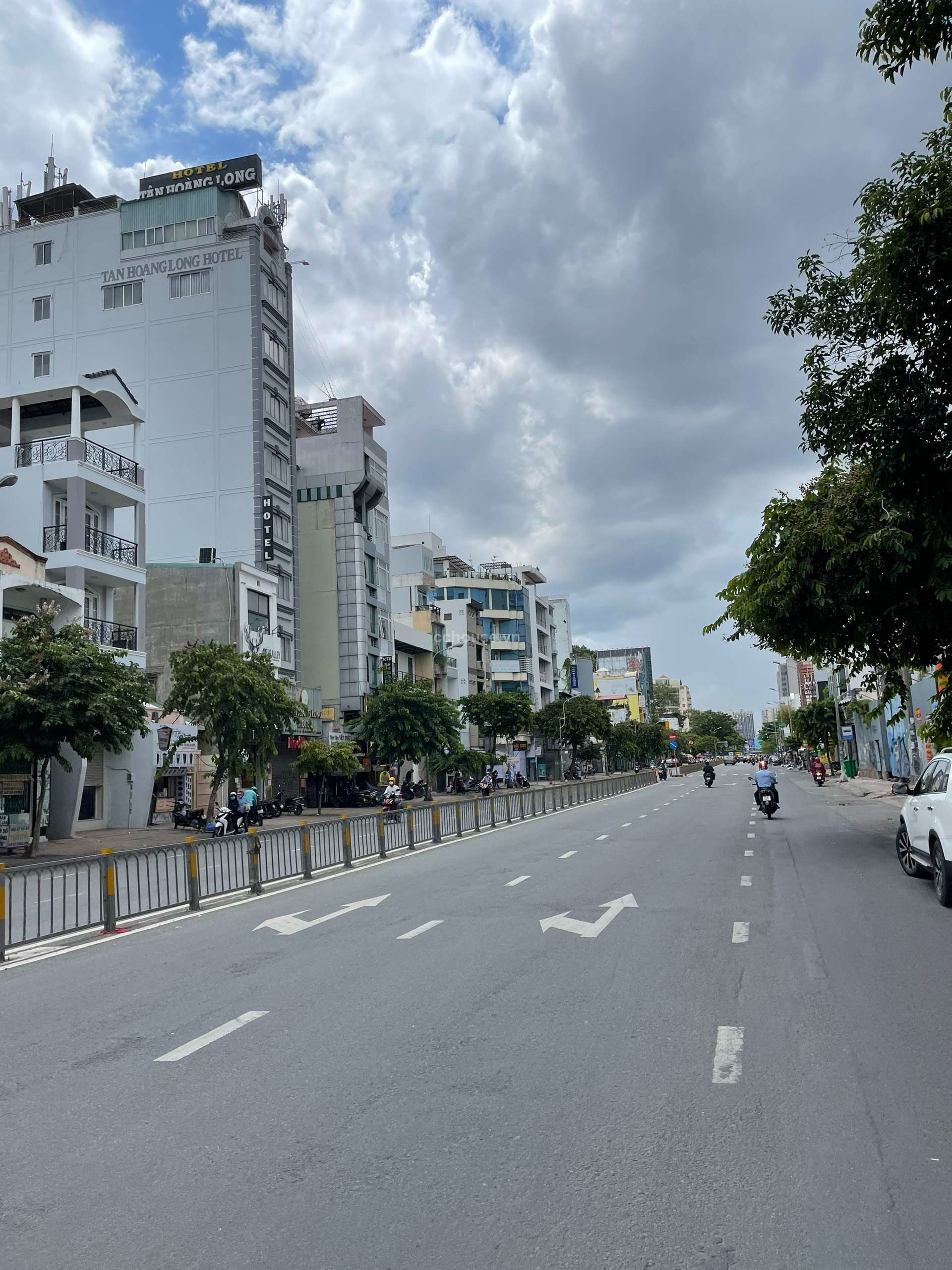 Cho thuê nhà MT Nguyễn Văn Cừ, Quận 5. DT 8x20m, 3 tầng