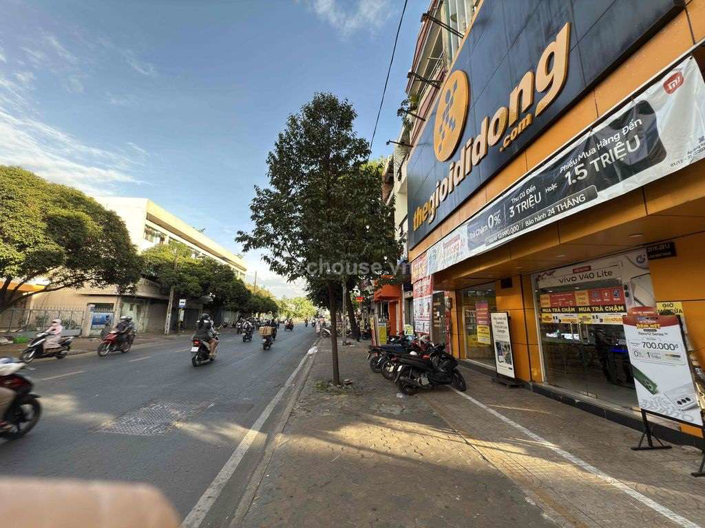 Cho thuê nhà NCMT Lãnh Binh Thăng, P8, Q11. DT 4x17m, 4 tầng