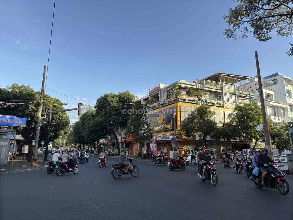 Cho thuê nhà NCMT Lãnh Binh Thăng, P8, Q11. DT 4x17m, 4 tầng