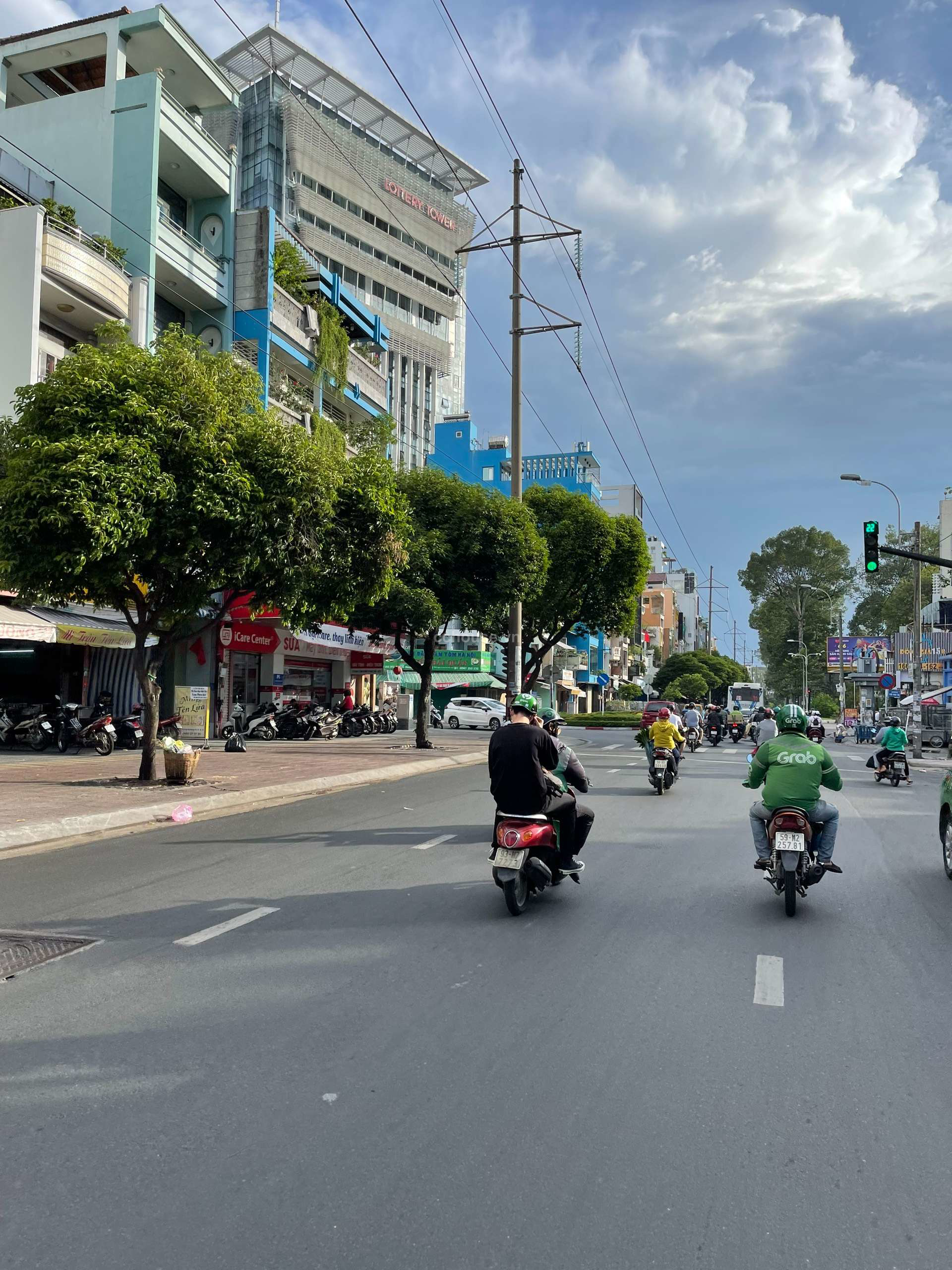 Cho thuê tòa nhà MT Hùng Vương, P9, Q5. DT 7x17m, hầm 7 tầng