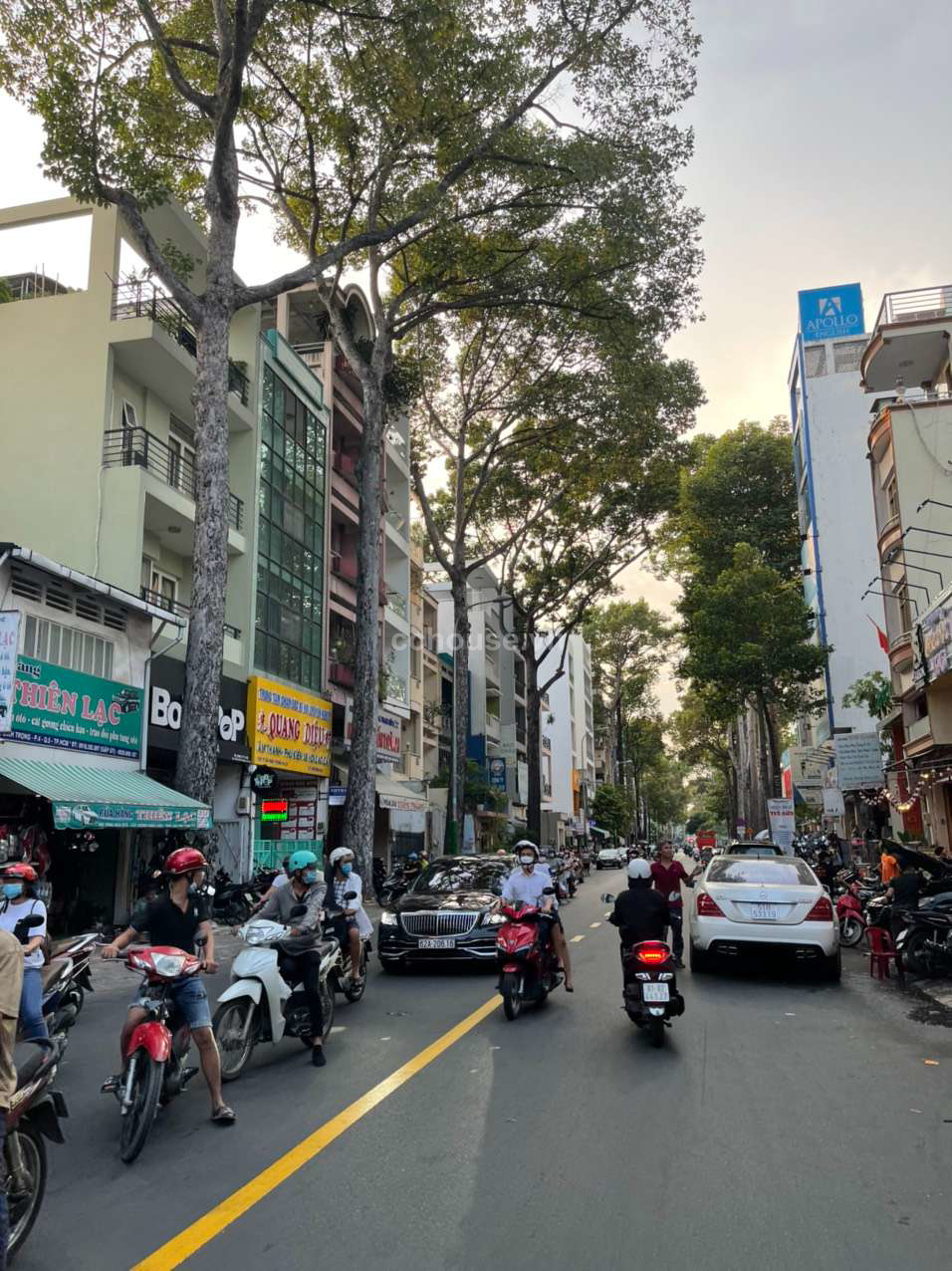Bán tòa nhà MT Trần Bình Trọng, P4, Q5. DT 10x20m, hầm 7 tầng