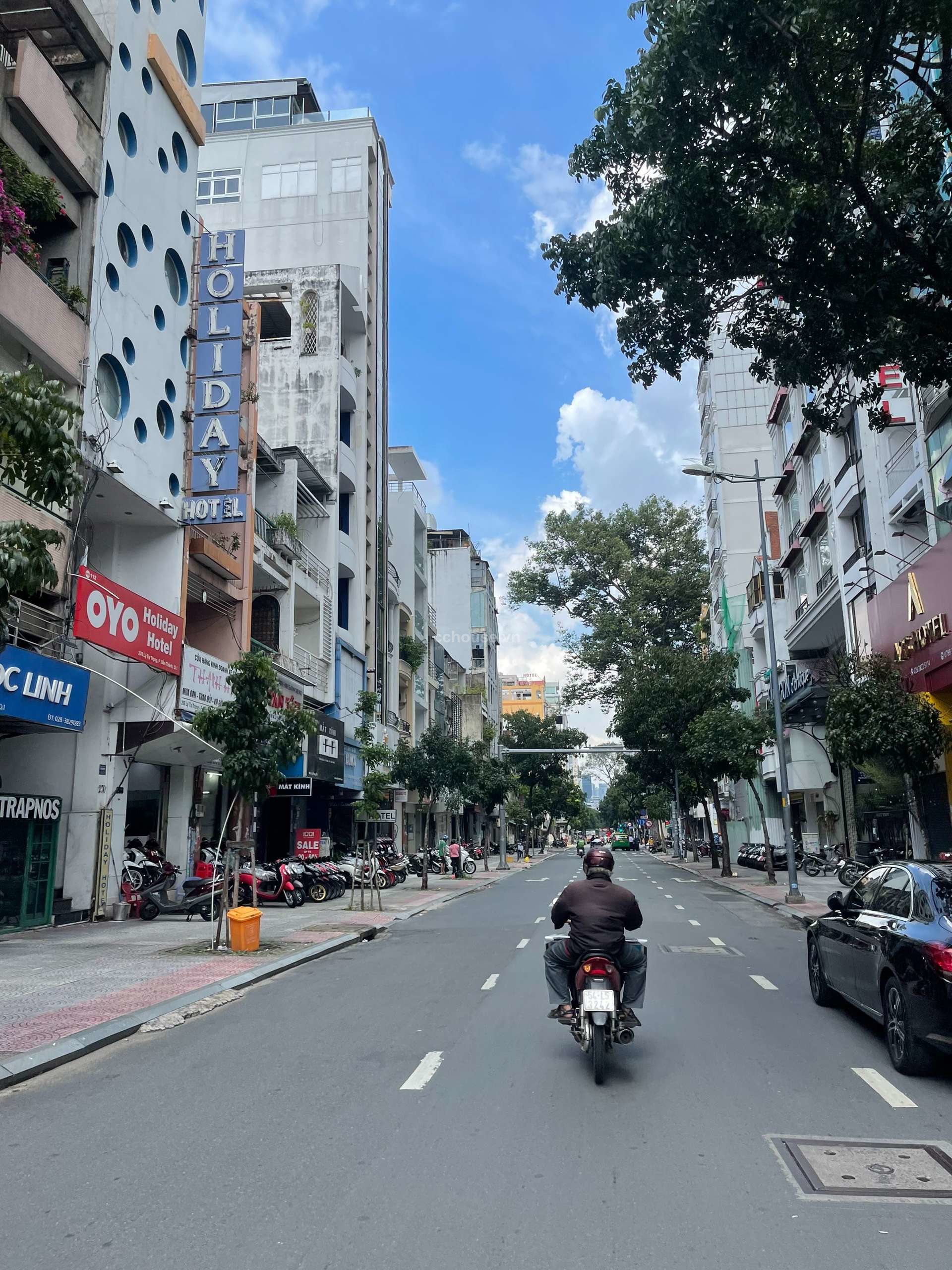 Tòa nhà căn góc MT Lý Tự Trọng-Trương Định. DT 7x16m, 7 tầng