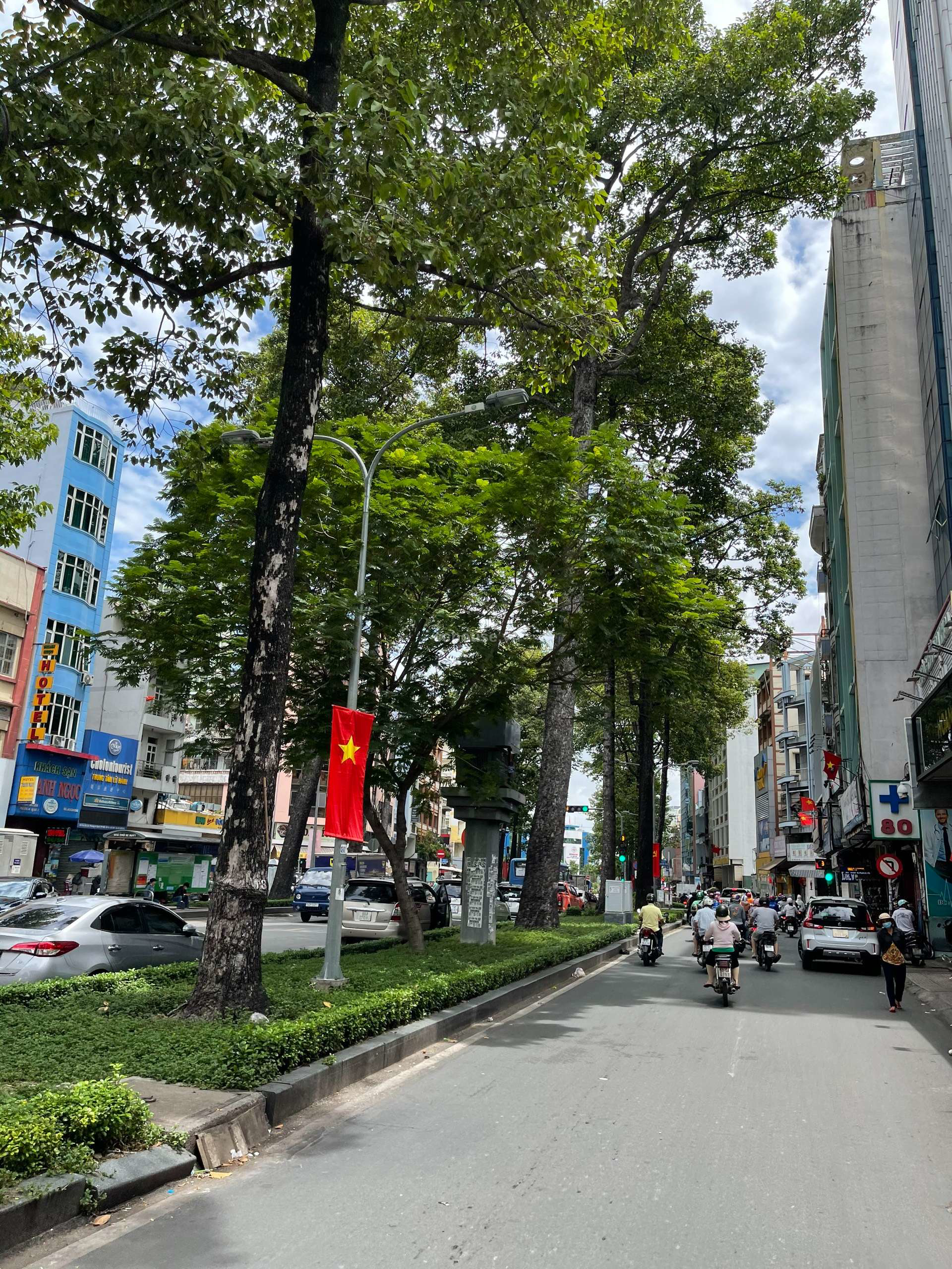 Cho-thue-nha-goc-2MT-122124-Chau-Van-Liem-Q5-DT-8x19m-4-tang-ST-id7526