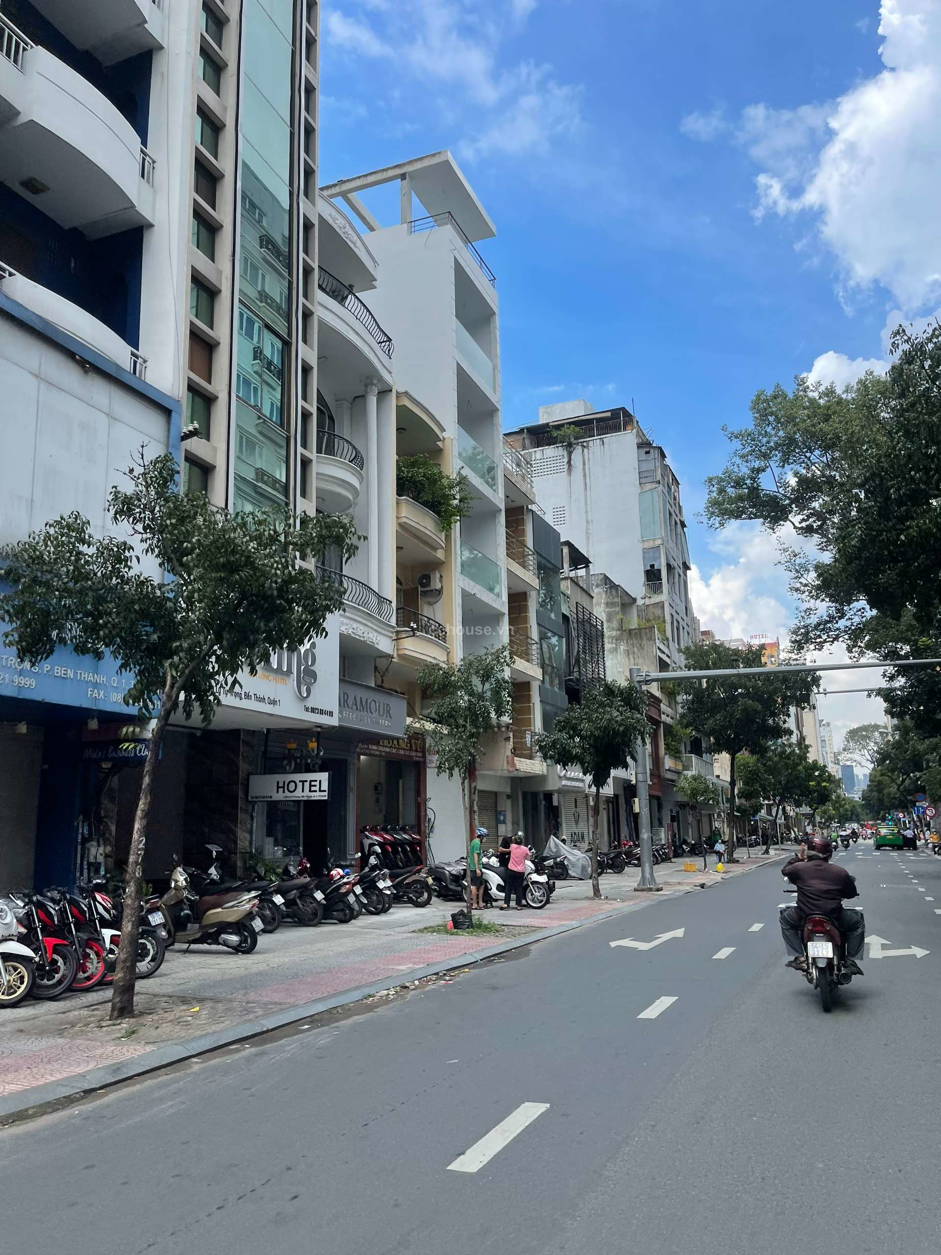 Tòa nhà căn góc MT Lý Tự Trọng-Trương Định. DT 7x16m, 7 tầng