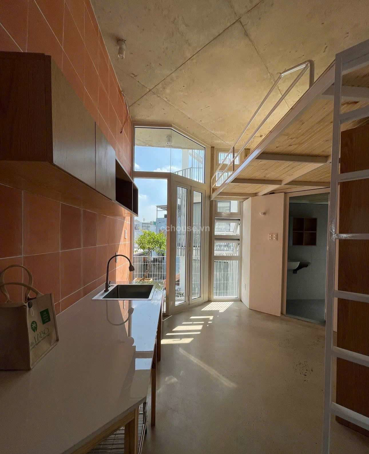 Tòa nhà MT Nguyễn Duy, Bình Thạnh. DT 94,1m², 6 tầng thang máy