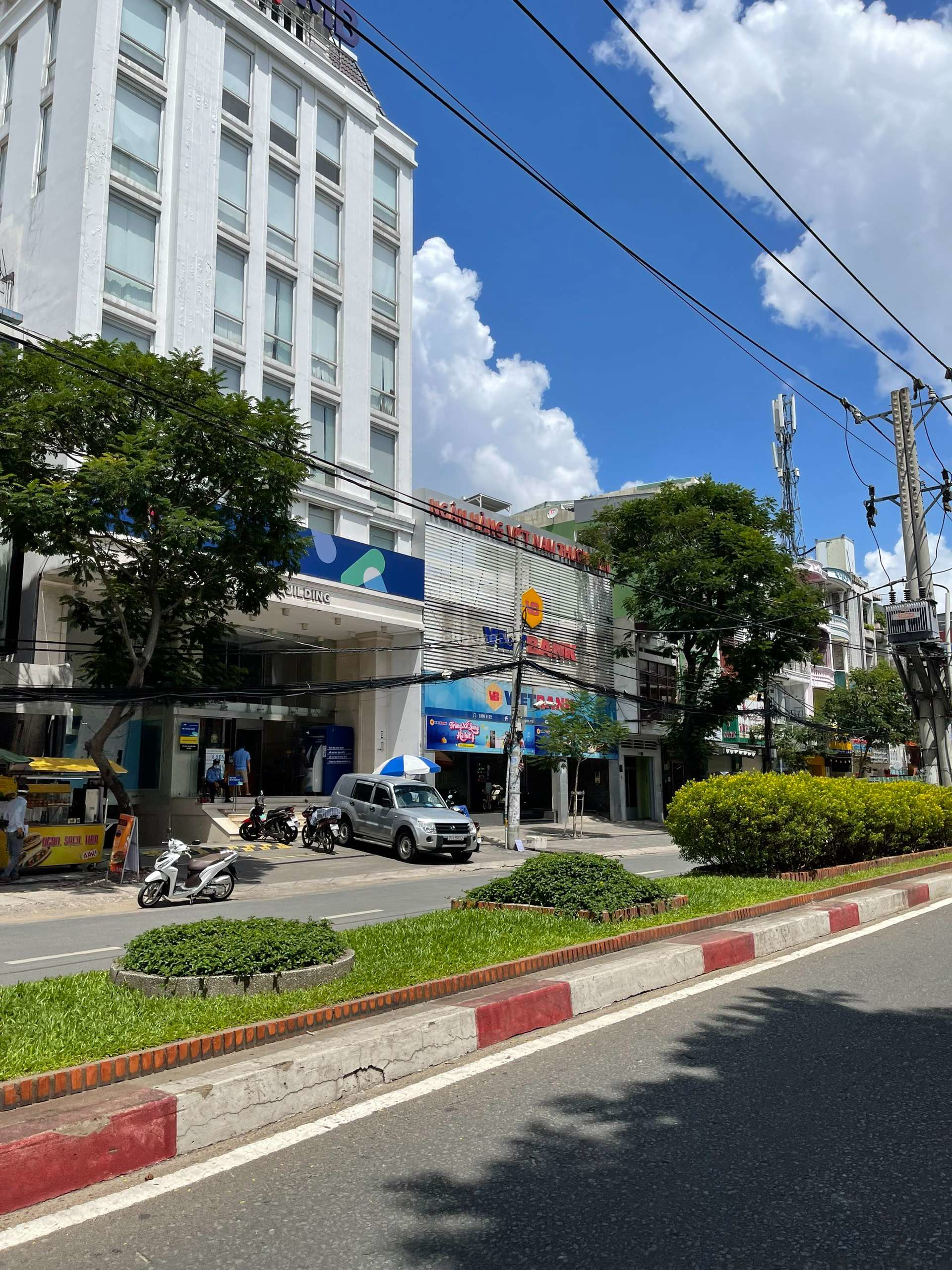 Cho thuê nhà NCMT Bàu Cát, P14, Tân Bình. DT 8x16m, 4 tầng