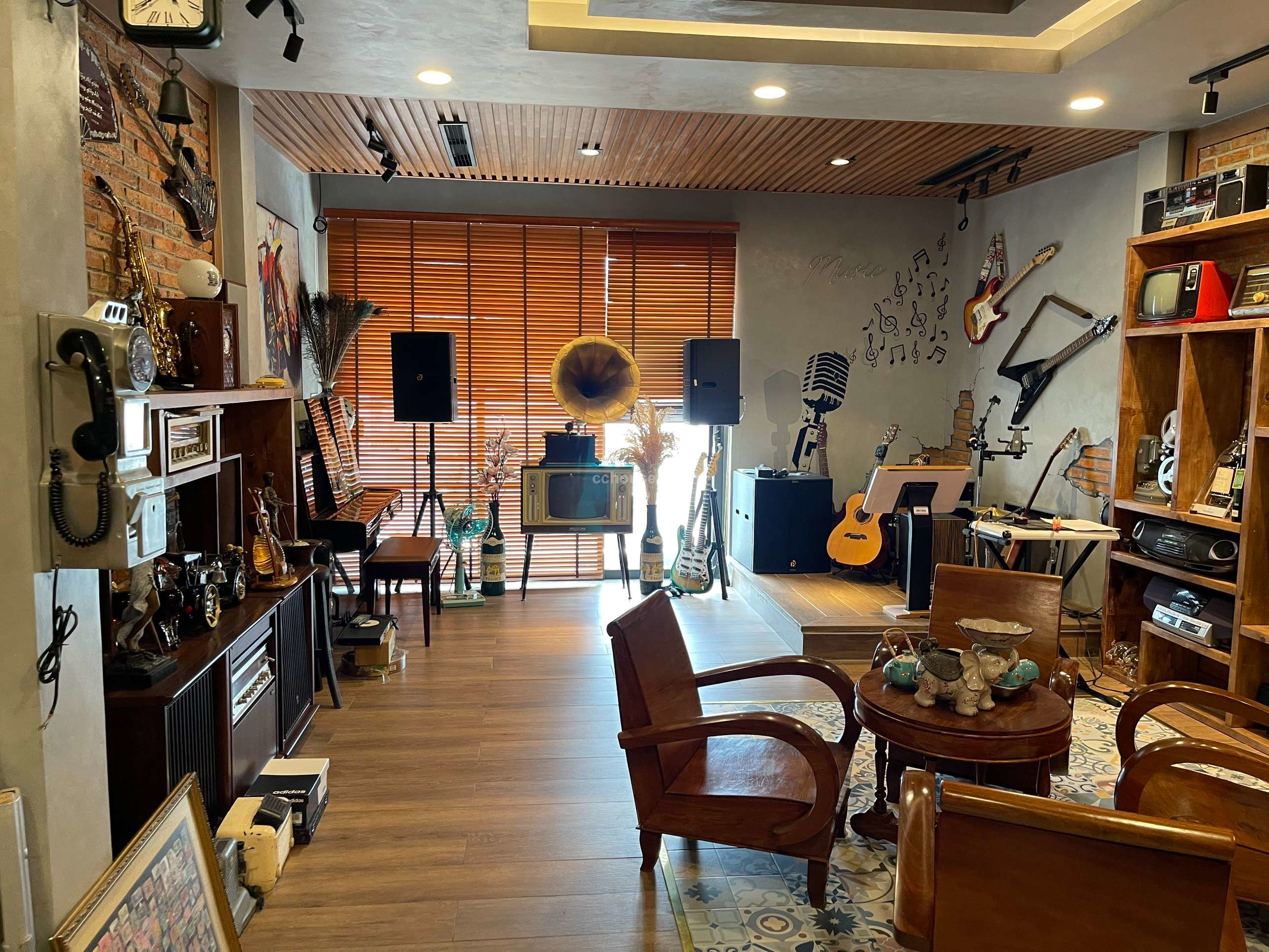 Tòa nhà Nguyễn Tri Phương, Q10. DT 5x15m, 6 tầng