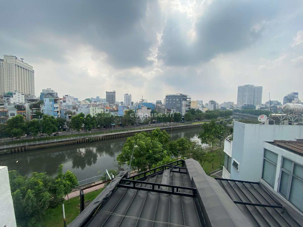 Bán Nhà Mặt Tiền 17-19 Phan Đình Phùng, Phường 17, Quận Phú Nhuận. Kết cấu: Hầm, 3 tầng, sân thượng