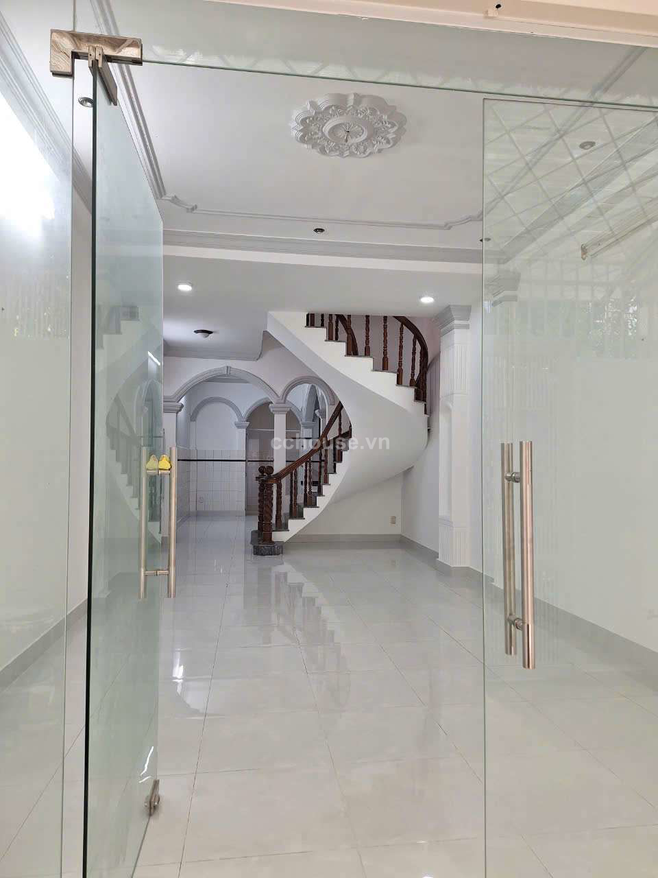 Bán nhà MT Nguyễn Trãi Quận 5, DT: 4 x 18.5m, 72m², KC: 4 tầng, HĐT 60 triệu. Giá 45 tỷ, LH Kha