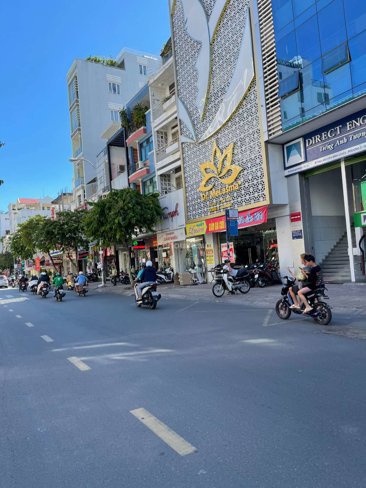Cho thuê nhà MT Nguyễn Đình Chiểu, P.Bàn Cờ. DT 9x15m NH, 3 tầng