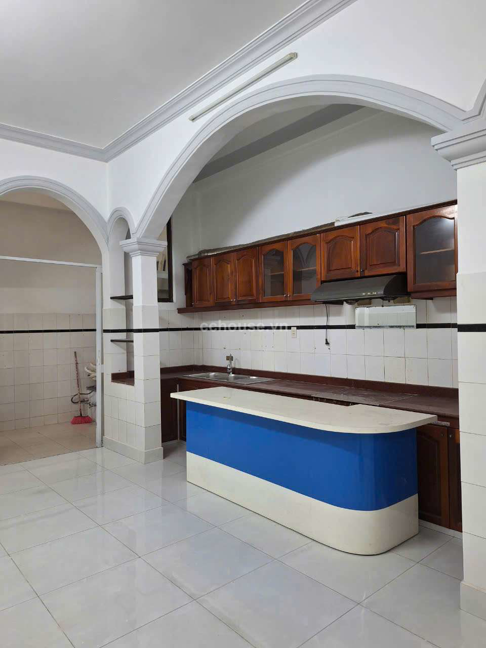 Bán nhà MT Nguyễn Trãi Quận 5, DT: 4 x 18.5m, 72m², KC: 4 tầng, HĐT 60 triệu. Giá 45 tỷ, LH Kha