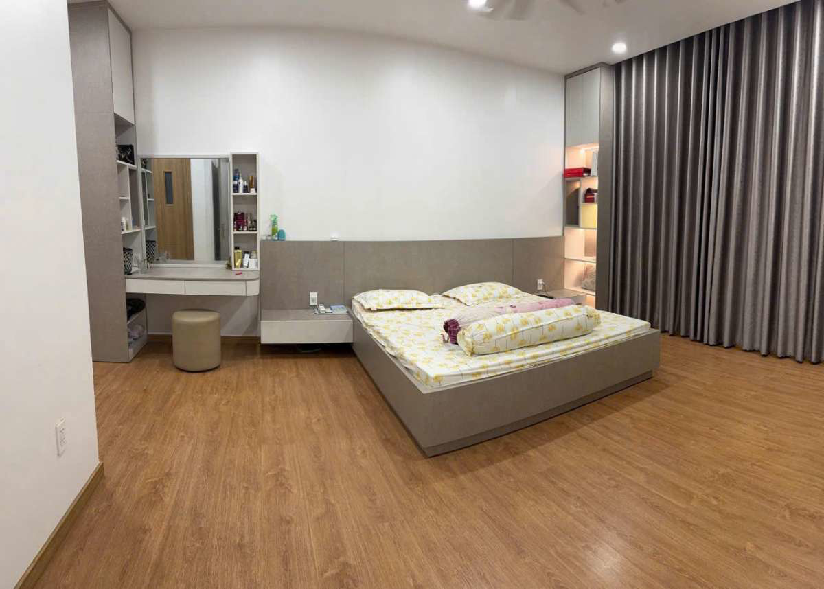 NHÀ HẺM XE HƠI ĐƯỜNG QUẬN 10, DT: 5.3X10M, KC: TRỆT LỬNG 2 LẦU ST, GIÁ: 18 TỶ