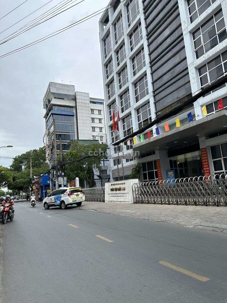 Cho thuê nhà NCMT Nguyễn Trọng Tuyển, P.Phú Thuận. DT 5x14m, 6 tầng