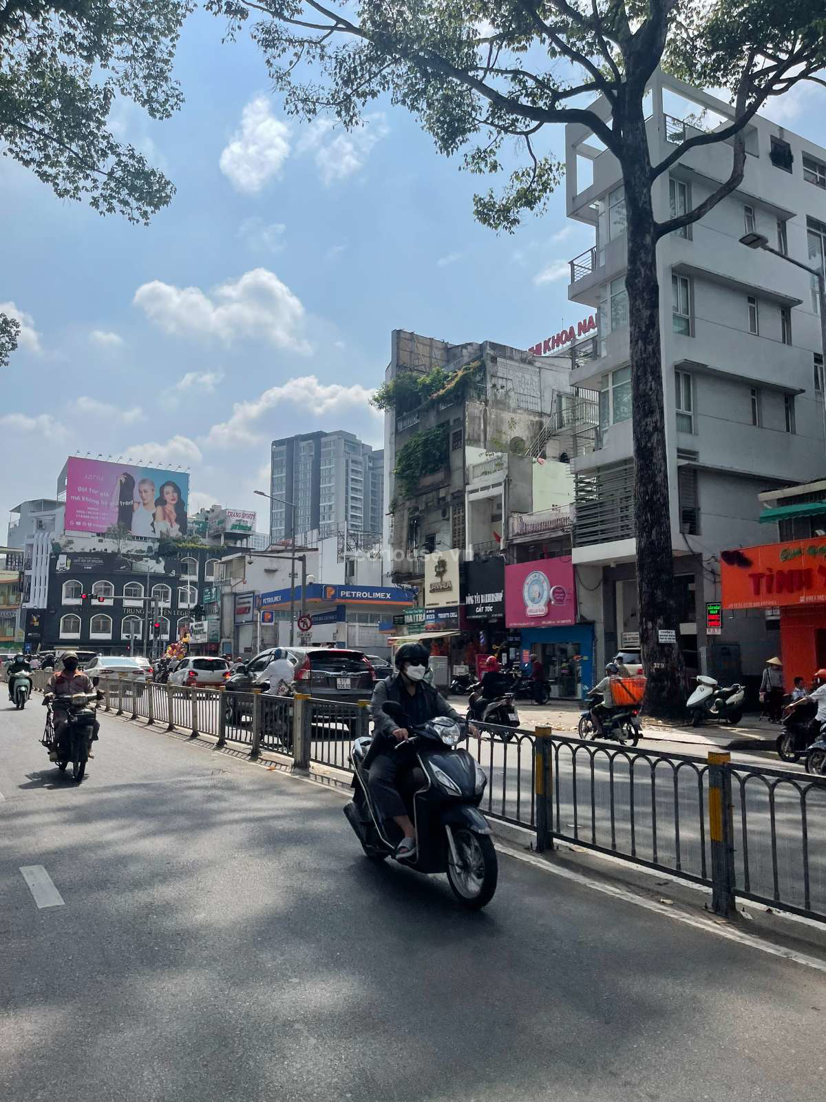 Cho thuê tòa nhà căn góc MT Trần Hưng Đạo, P.Chợ Quán. DT 15x10m, hầm 5 tầng