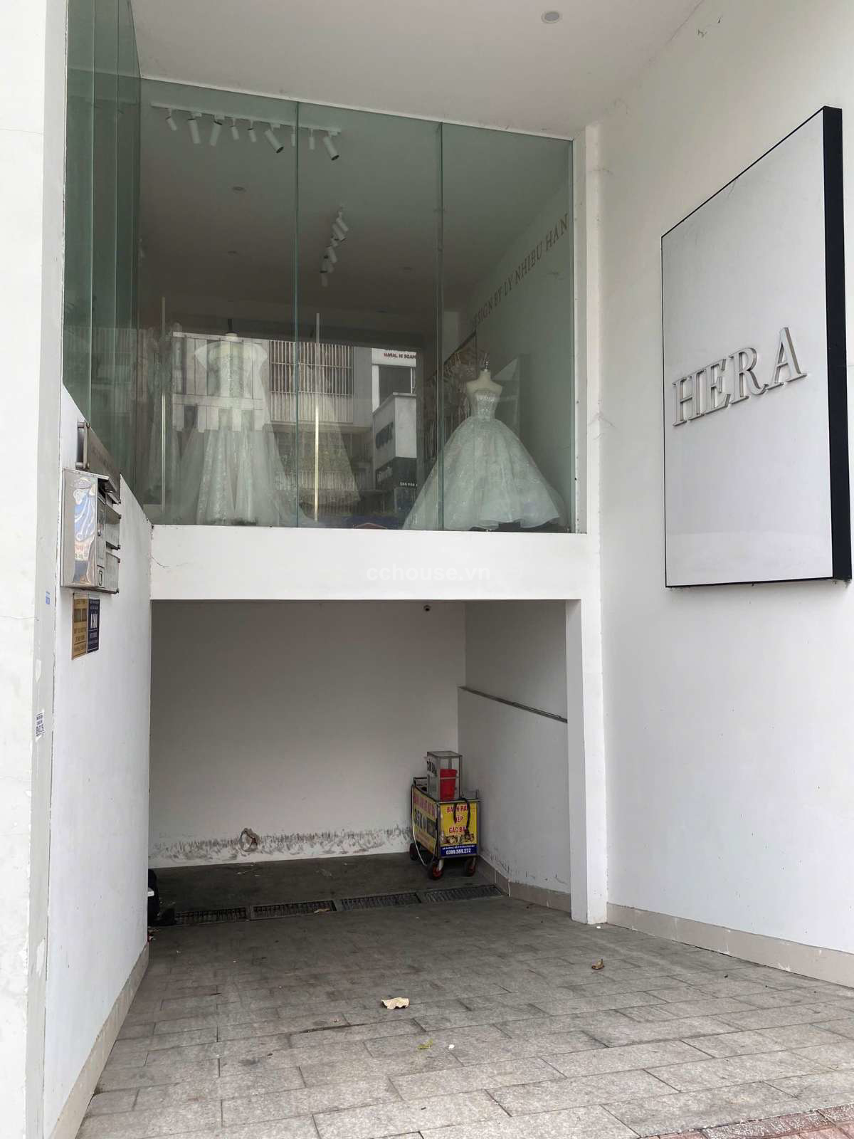 Bán Nhà Mặt Tiền 17-19 Phan Đình Phùng, Phường 17, Quận Phú Nhuận. Kết cấu: Hầm, 3 tầng, sân thượng