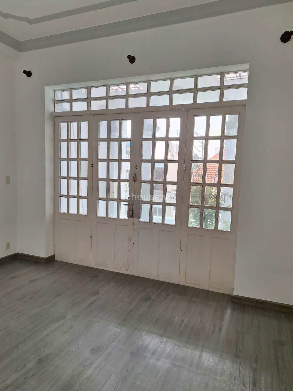 Bán nhà MT Lê Văn Sỹ Phú Nhuận, DT: 3.7 x 15.5m, 55m², KC: 3 tầng, HĐT 35 triệu. Giá 17 tỷ, LH Kha