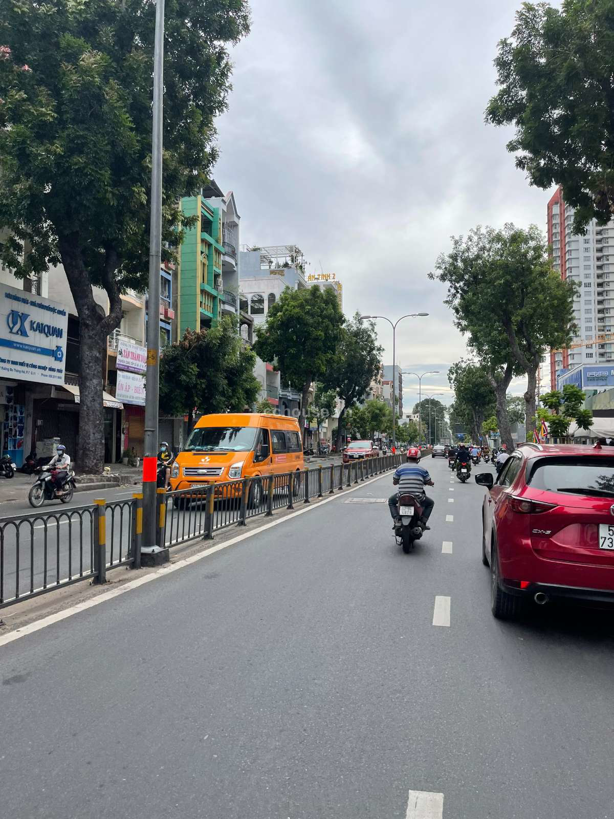 Bán nhà 2MT đường 3 Tháng 2, P.Diên Hồng. DT 4.3x28m, 4 tầng