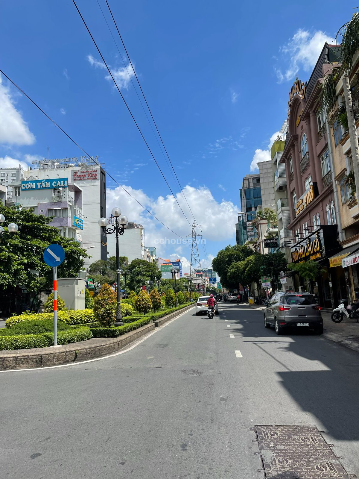 Tòa nhà 3MT Phan Xích Long, P.Cầu Kiệu. DT 17x7m, hầm 8 tầng