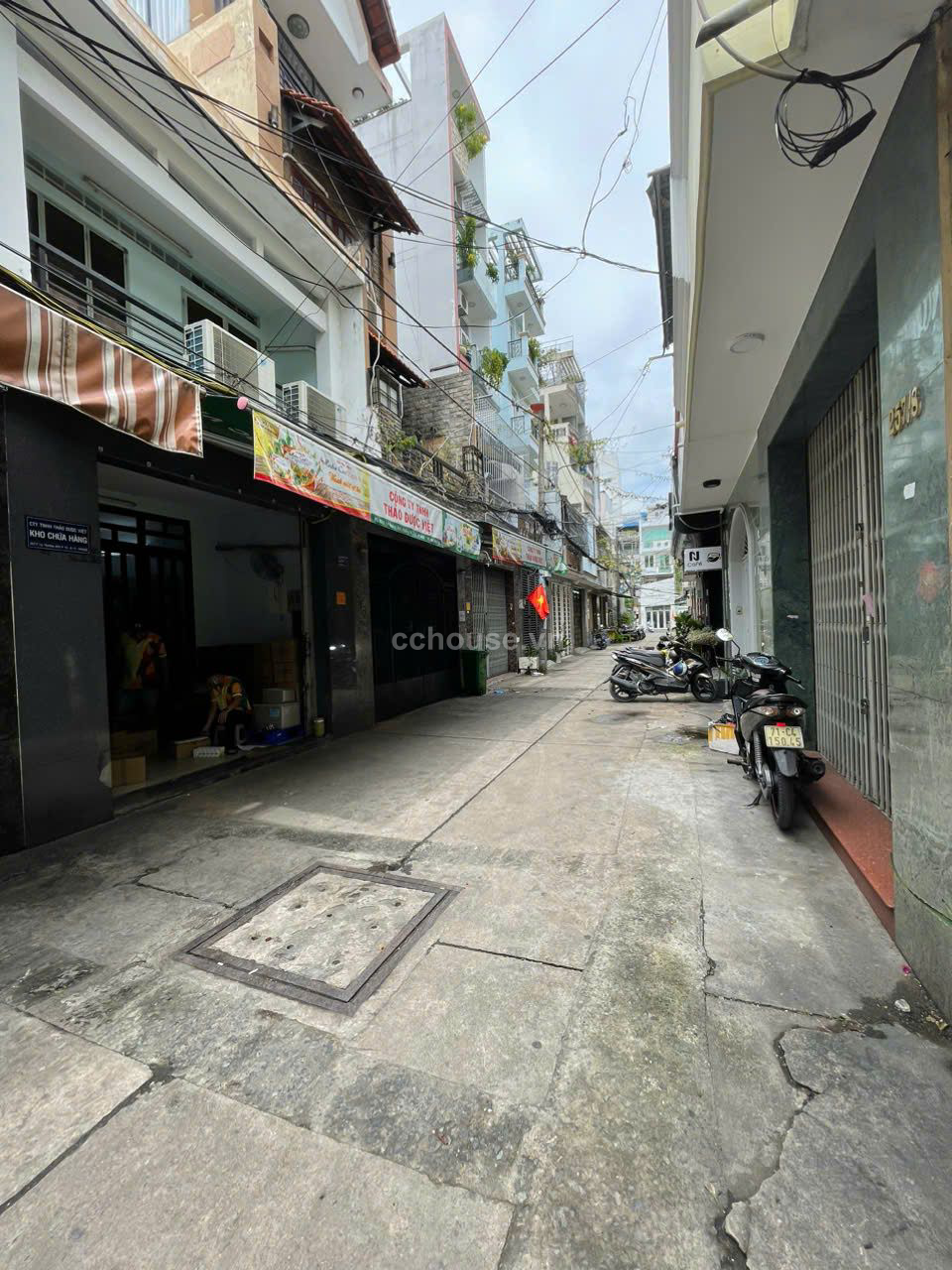 Nha-hem-xe-tai-Ly-thuong-kiet-gan-mat-tien--id7868