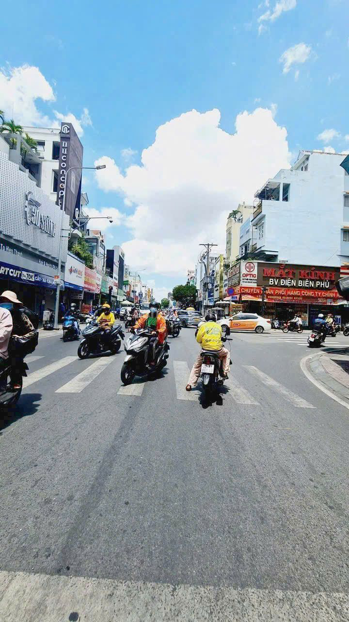 NHÀ MẶT TIỀN HOÀNG DƯ KHƯƠNG Q.10, DT: 92M2 (4X23), KC: 3 LẦU, SÂN THƯỢNG, HĐT:30TR/T, GIÁ 17,5 TỶ