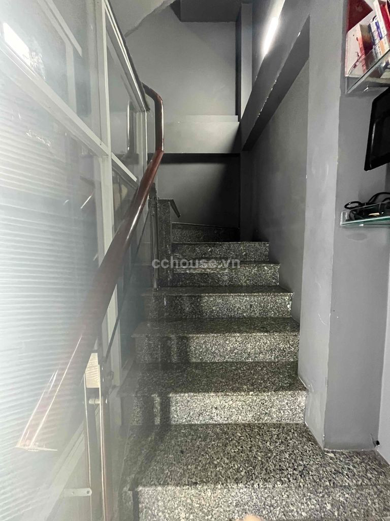 Cho thuê tòa nhà MT Võ Thị Sáu, P.Xuân Hòa. DT 4x15m, 7 tầng ST