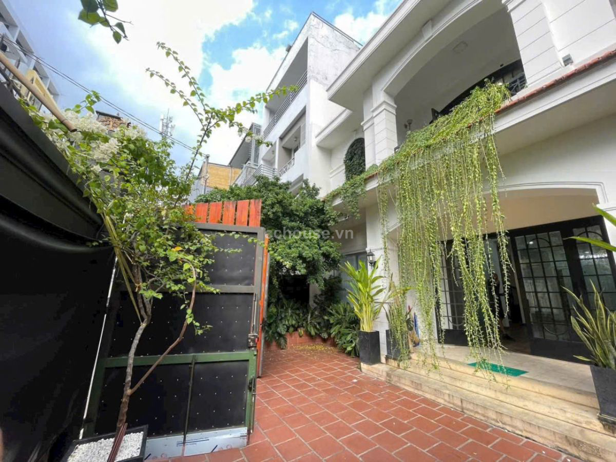 BIỆT THỰ SÂN VƯỜN CỰC ĐẸP TRUNG TÂM QUẬN 10 – GIÁ CỰC TỐT