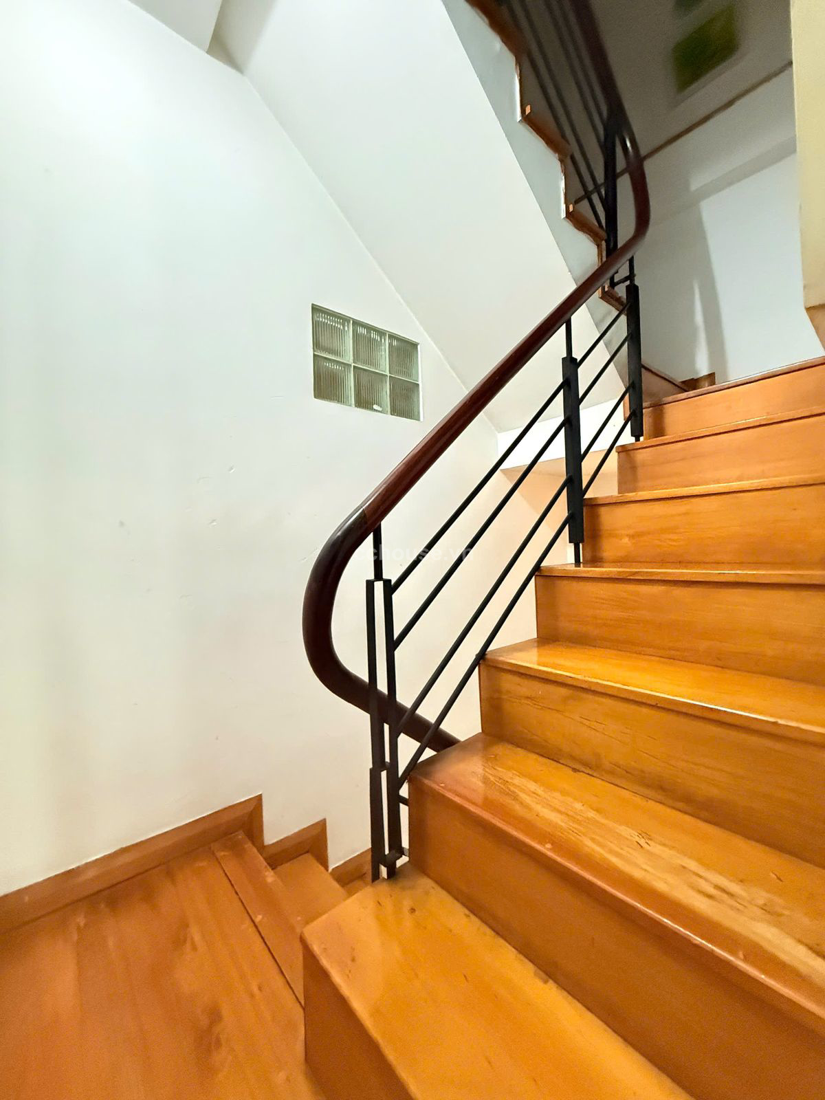 NHÀ HẺM ĐƯỜNG TÔ HIẾN THÀNH QUẬN 10, DT: 94.5M2 (10X12), KC: TRỆT, 4 LẦU, HĐT: 30 TRIỆU/T,GIÁ: 26 TỶ